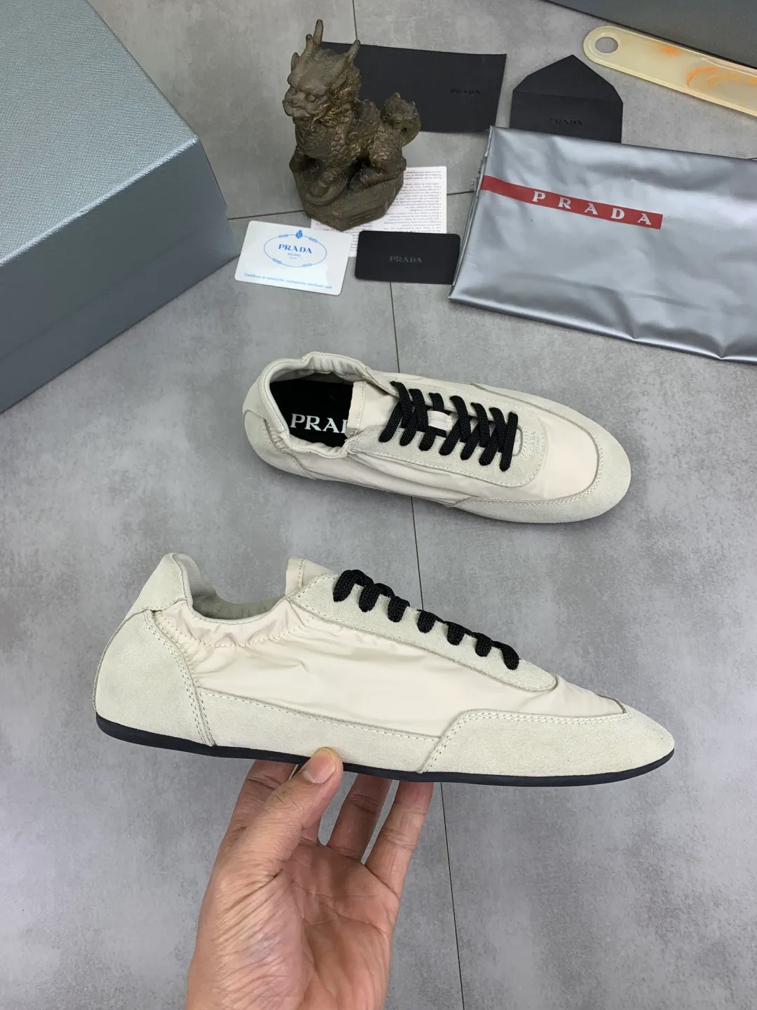 Men's shoes 💰P500💰【New style】hot style is on the official website, 🆘 Trendy brand (Prada) mainly promotes hot style, avant-garde and versatile fashion men's shoes private version mold opening, cowhide surface splicing 1:1 replica... fashionable and simple, original imported cowhide lining cowhide feet; the atmosphere and personality are more fashionable, eye-catching and pursuing class. It will subvert the old idea and be a must-have for fashion trendsetters with you! Must keep it for yourself! Tall and comfortable, large and low, high-end quality workmanship. Size: 38-44; 6️⃣colors available.